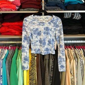 Madden Girl blue and white flower long sleeve lace top size S NWT